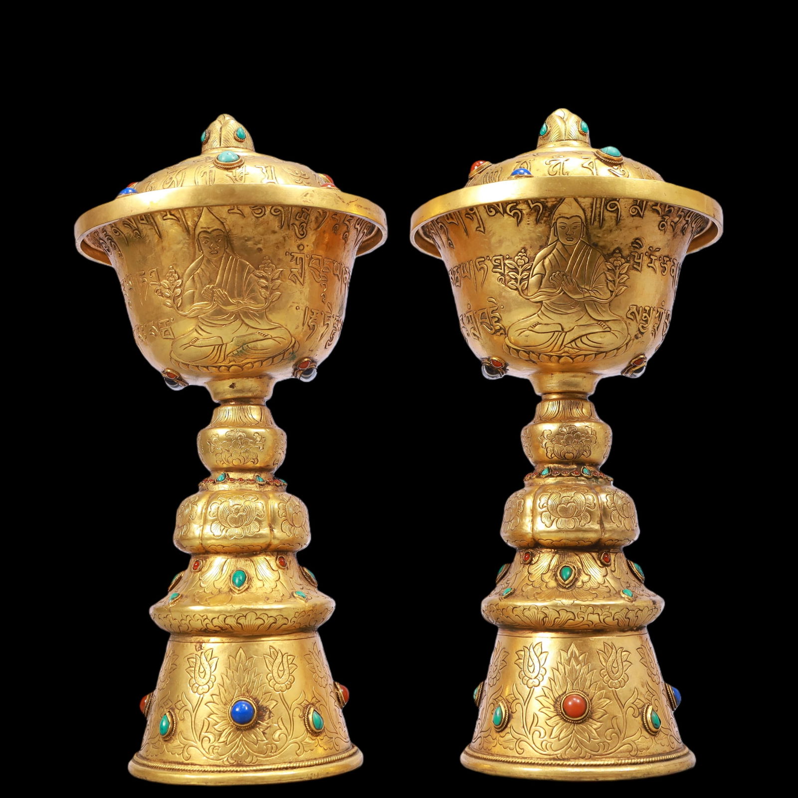 A Exquisite A pair of Gilt Bronze Inlaid Gems Lotus Pattern Figures Pattern -With Inscription Bowl: A Exquisite A pair of Gilt Bronze Inlaid Gems Lotus Pattern Figures Pattern -With Inscription Bowl Ming Dynasty, China Size:15cmx33cm Weight:3350g (The Dimensions Of All Batches Are Manually