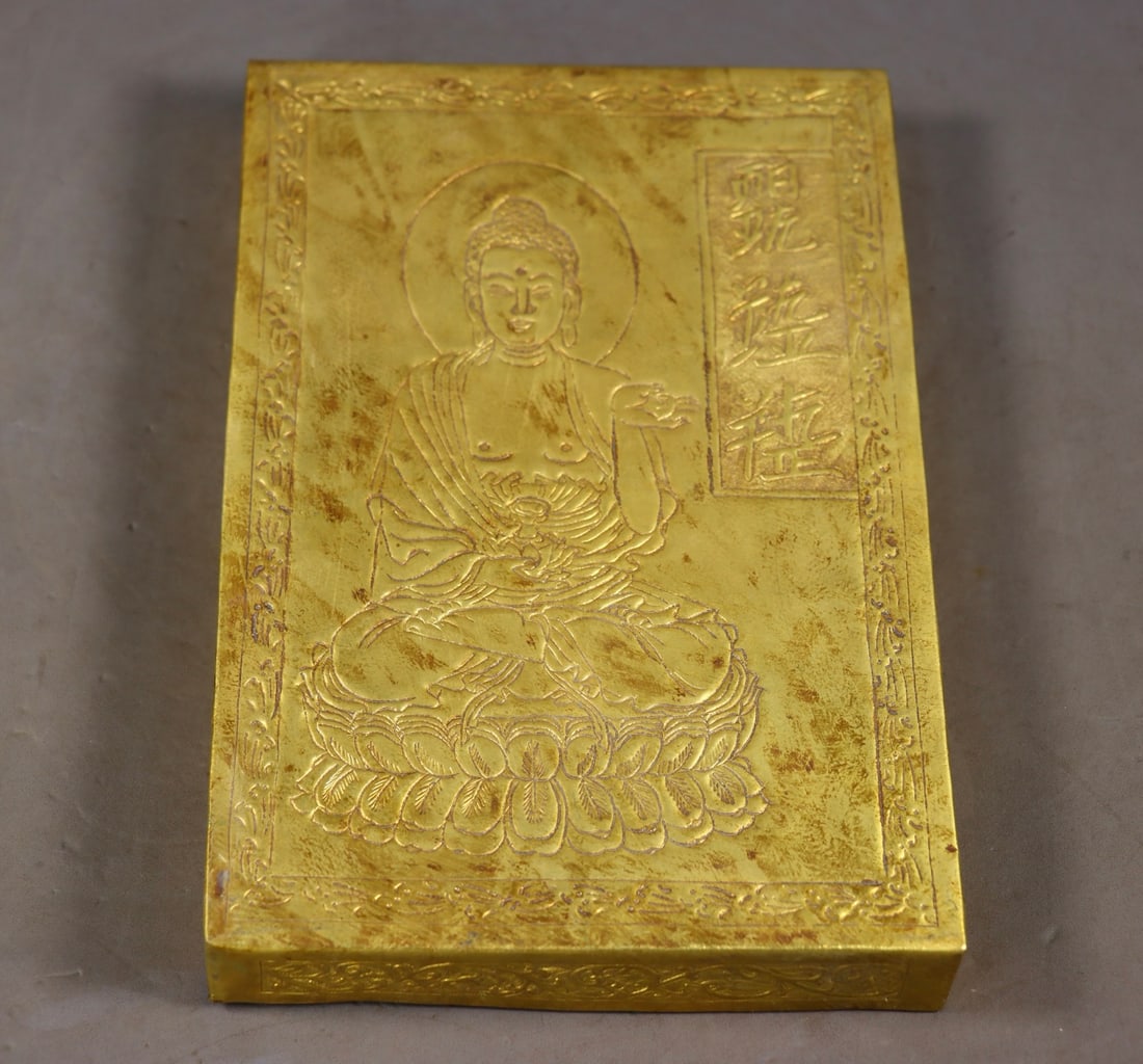 A Set of Fine Gilt Bronze Buddha Statue Pattern With Sanskrit Ornament: A Set of Fine Gilt Bronze Buddha Statue Pattern With Sanskrit Ornament Qing Dynasty, China Size:3cmx22cmx14.5cm Size:119cmx20cm Weight:746g (The Dimensions Of All Batches Are Manually Measured.If You