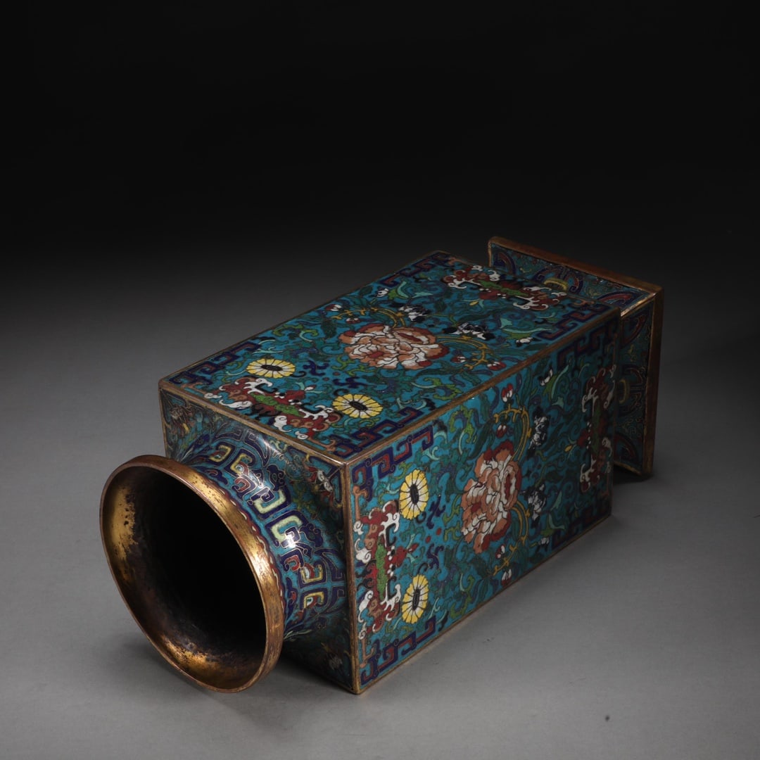 An Exquisite Cloisonne Lotus Pattern Vase - 6