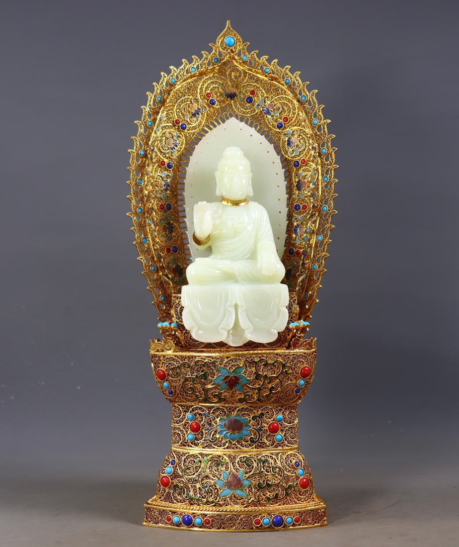 An Exquisite Gilt Bronze Inlaid White Jade Buddha Statue: An Exquisite Gilt Bronze Inlaid White Jade Buddha Statue Qing Dynasty, China Qianlong Four-character Mark Size:39.5cmx16cmx11.5cm Weight:1694g (The Dimensions Of All Batches Are Manually