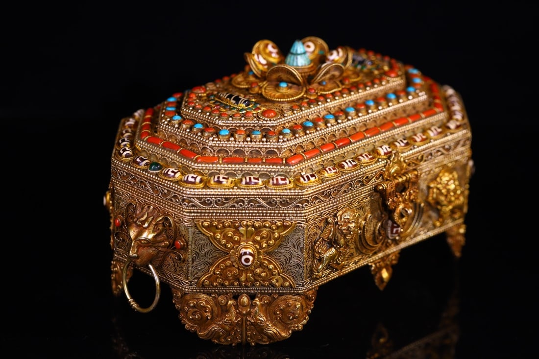 An Exquisite Silver Inlaid Gems Lion Pattern Box - 2