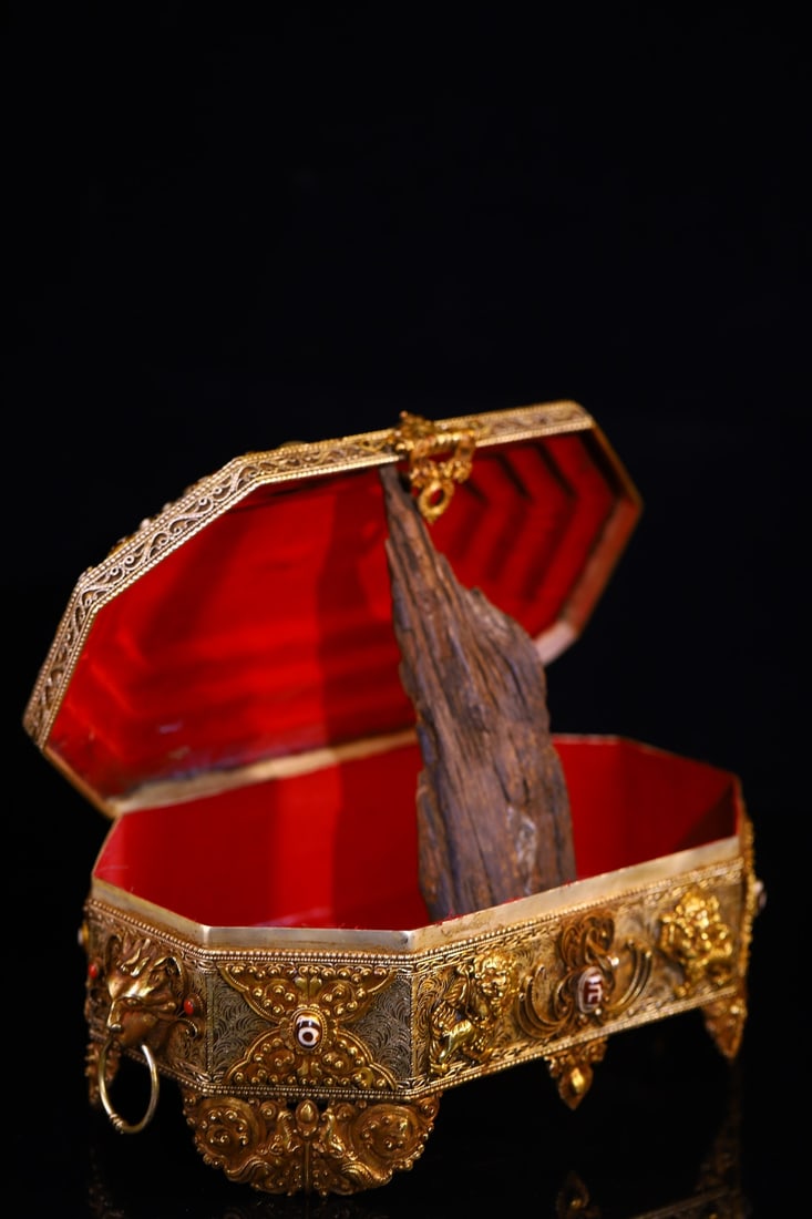 An Exquisite Silver Inlaid Gems Lion Pattern Box - 4