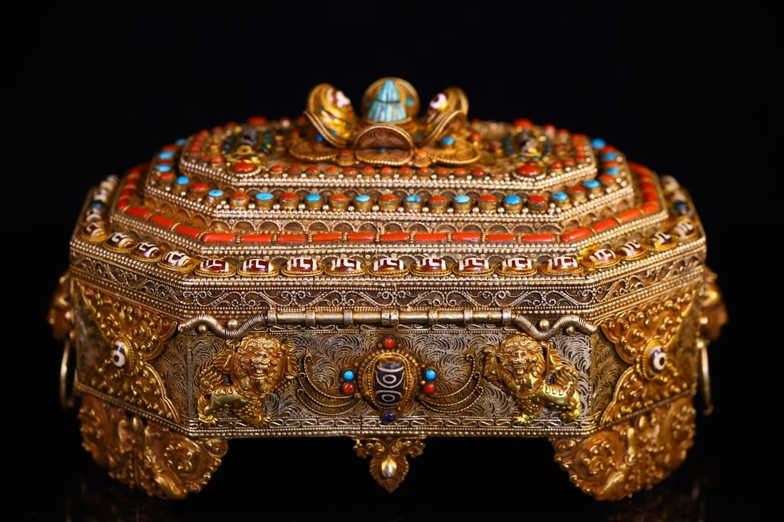 An Exquisite Silver Inlaid Gems Lion Pattern Box - 5