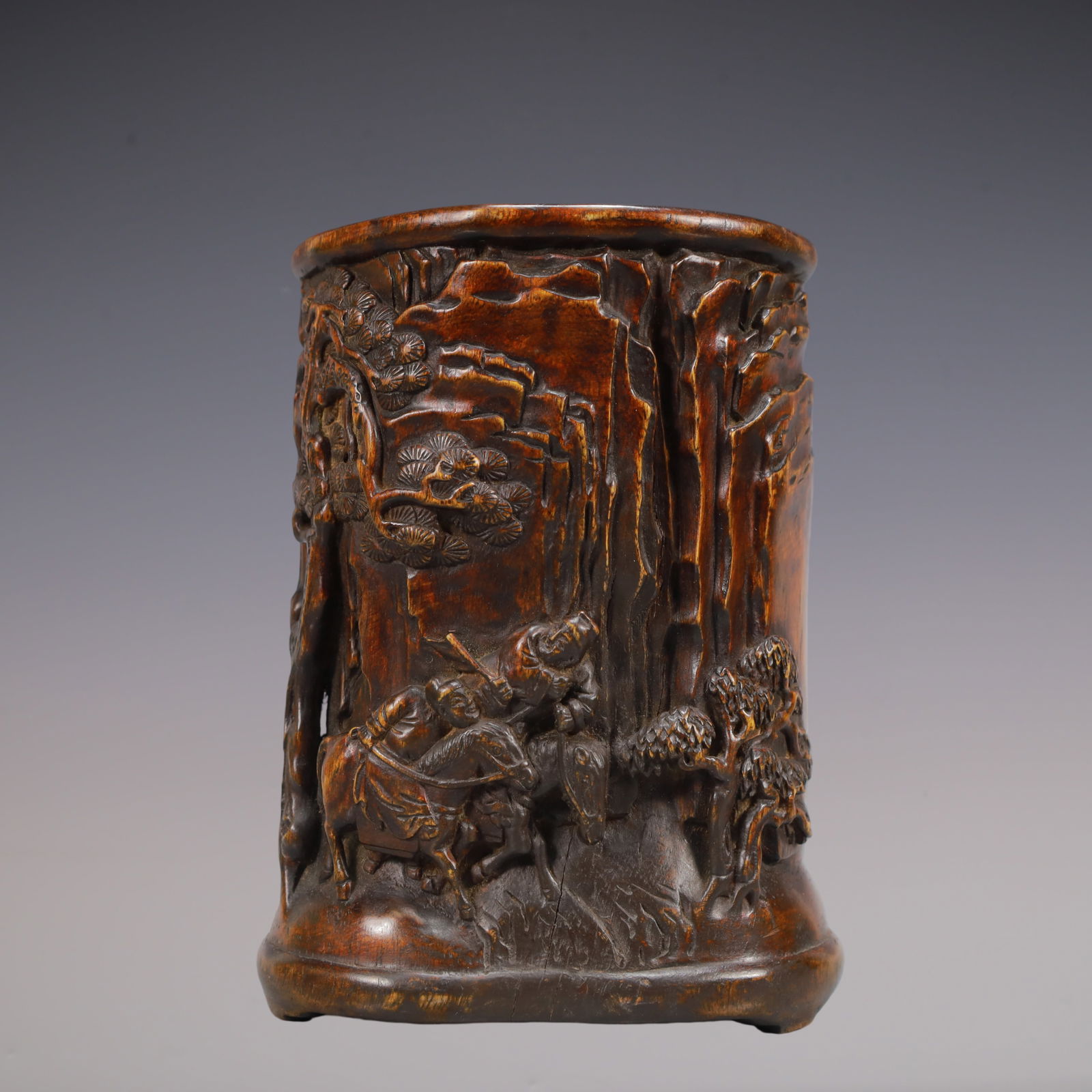 A Exquisite Bamboo Character and Story Pattern Brush Pot: A Exquisite Bamboo Character and Story Pattern Brush Pot Qing Dynasty, China Size:16cmx11.5cm Weight:300g (The Dimensions Of All Batches Are Manually Measured.If You Need More Detailed Information, Pl