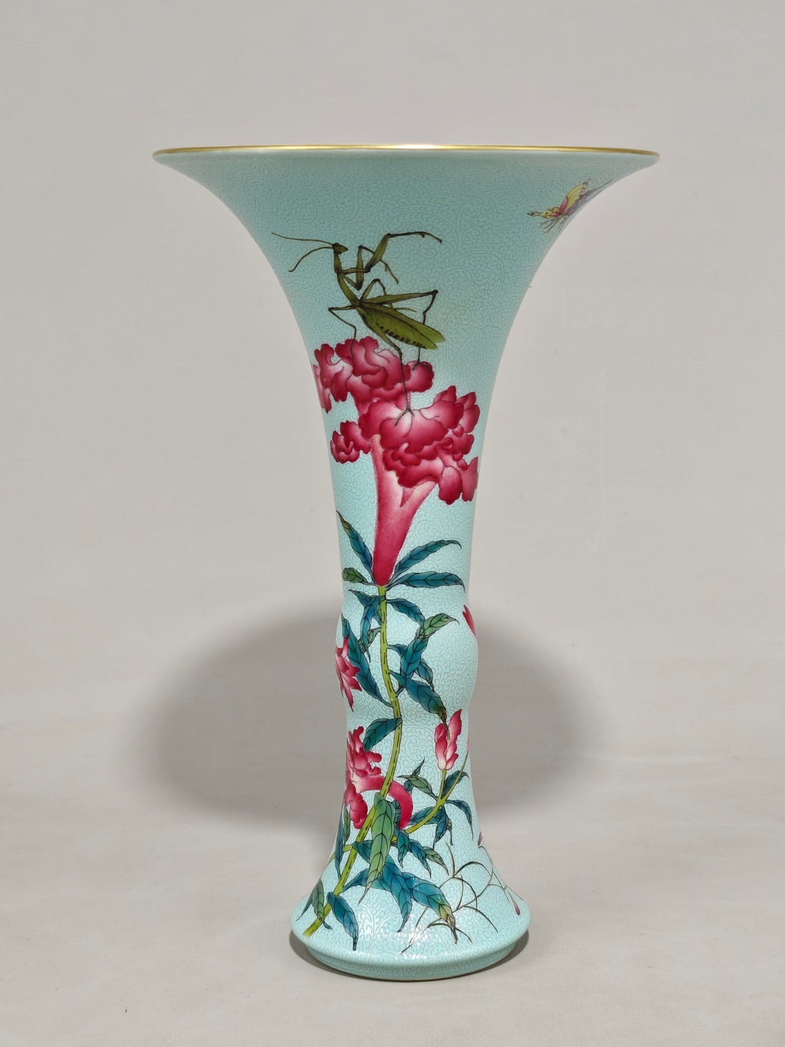 An Exquisite Famille-Rose Painted Gold Green Ground Flower and Butterfly Pattern Vase: An Exquisite Famille-Rose Painted Gold Green Ground Flower and Butterfly Pattern Vase Qing Dynasty, China Yongzheng Four-character Mark Size:23cmx14cm (The Dimensions Of All Batches Are Manually