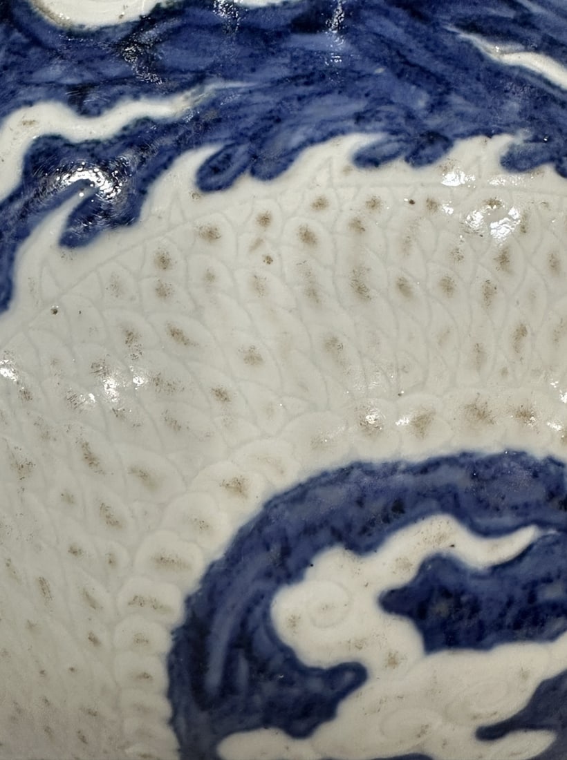 An Exquisite Blue and White Dragon Pattern Vase - 6