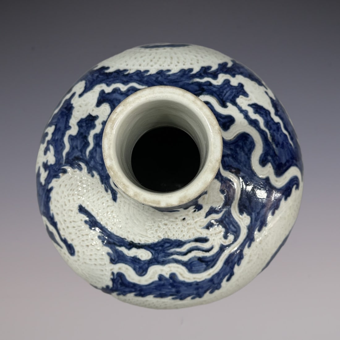 An Exquisite Blue and White Dragon Pattern Vase - 7