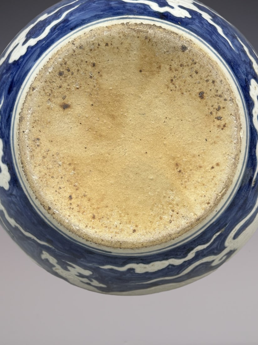 An Exquisite Blue and White Dragon Pattern Vase - 9