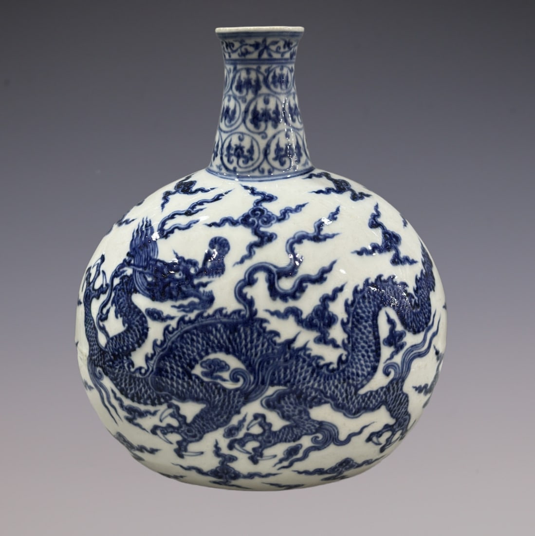 An Exquisite Blue and White Dragon Pattern Vase - 6
