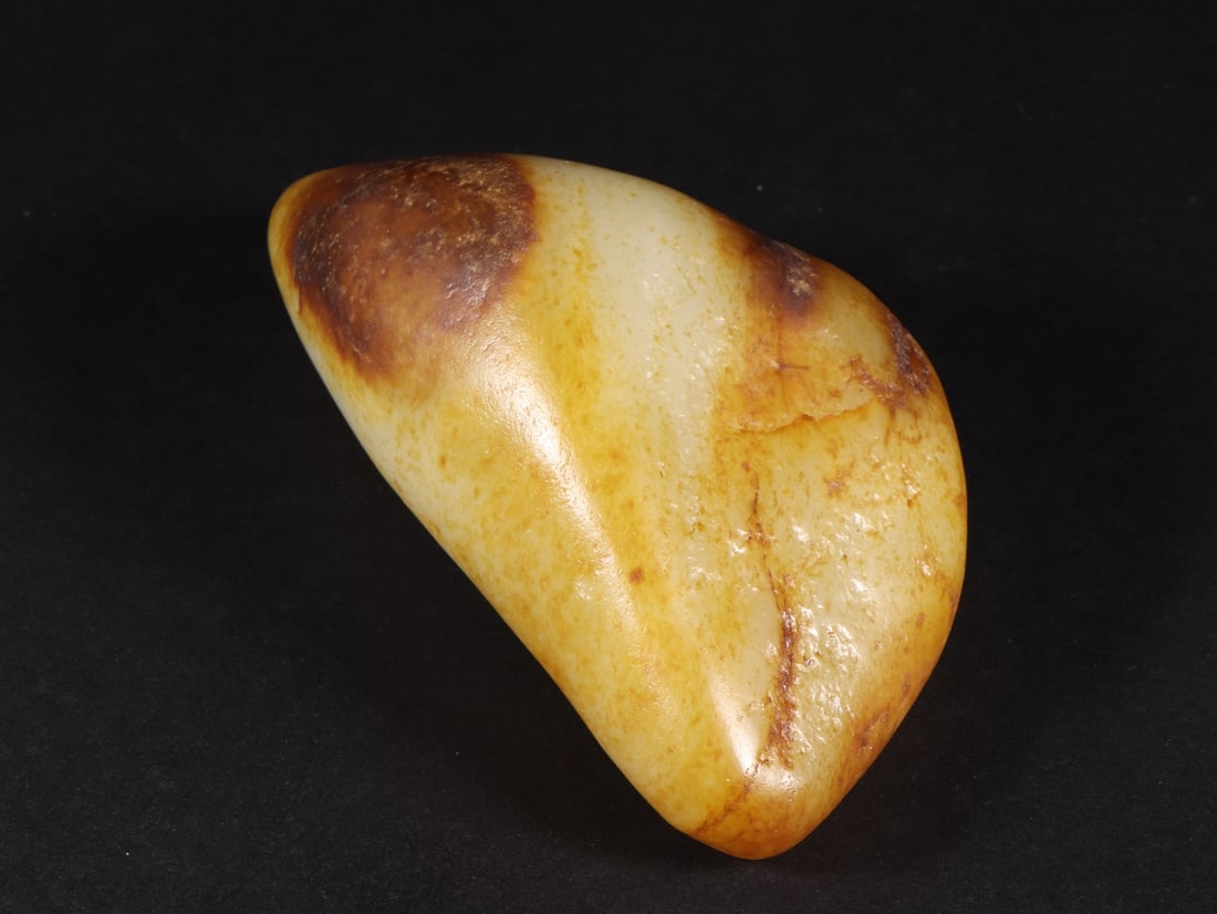 An Exquisite White Jade Ornament: An Exquisite White Jade Ornament Qing Dynasty, China Size:14.5cmx7.5cmx5.4cm Weight:772g (The Dimensions Of All Batches Are Manually Measured.If You Need More Detailed Information, Please Contact