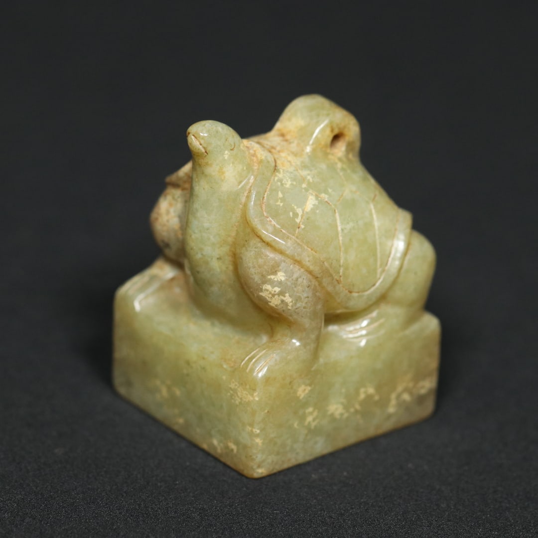 An Exquisite White Jade Turtle Seal: An Exquisite White Jade Turtle Seal Han Dynasty, China Size:3.9cmx2.8cmx2.7cm Weight:55.2g (The Dimensions Of All Batches Are Manually Measured.If You Need More Detailed Information, Please Contact