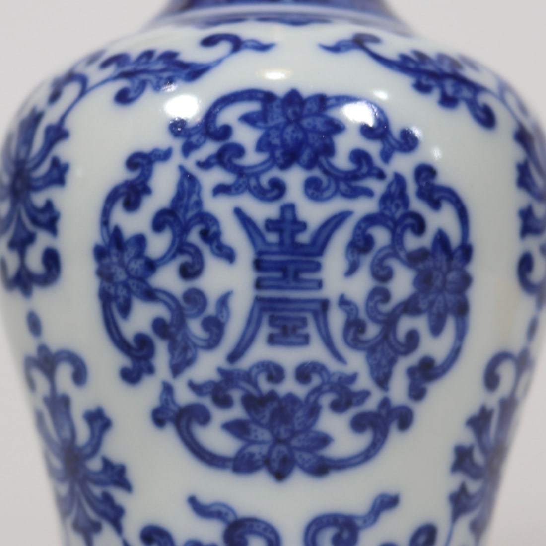 An Exquisite Blue and White Lotus Pattern Vase - 3