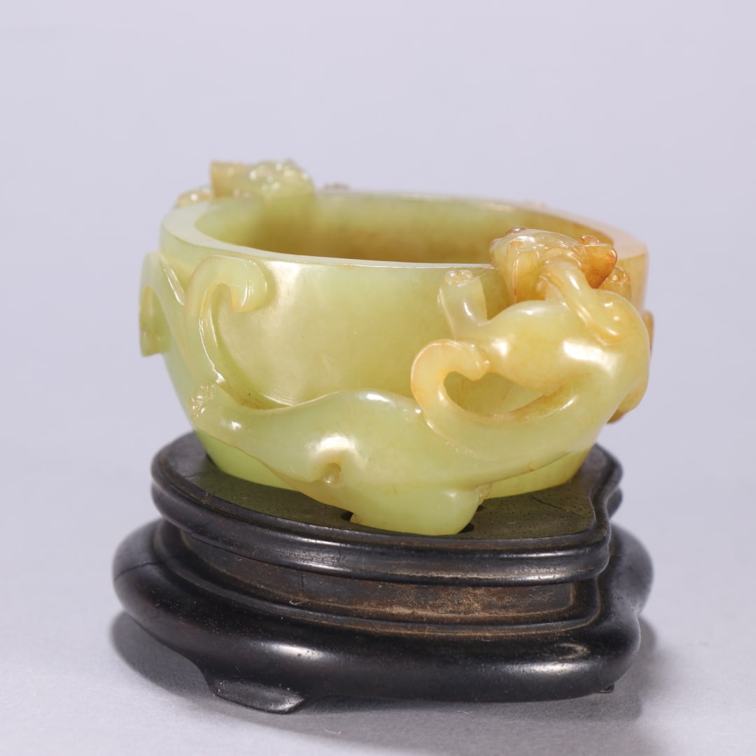 An Exquisite Yellow Jade Chi-Dragon Pattern Cup - 3