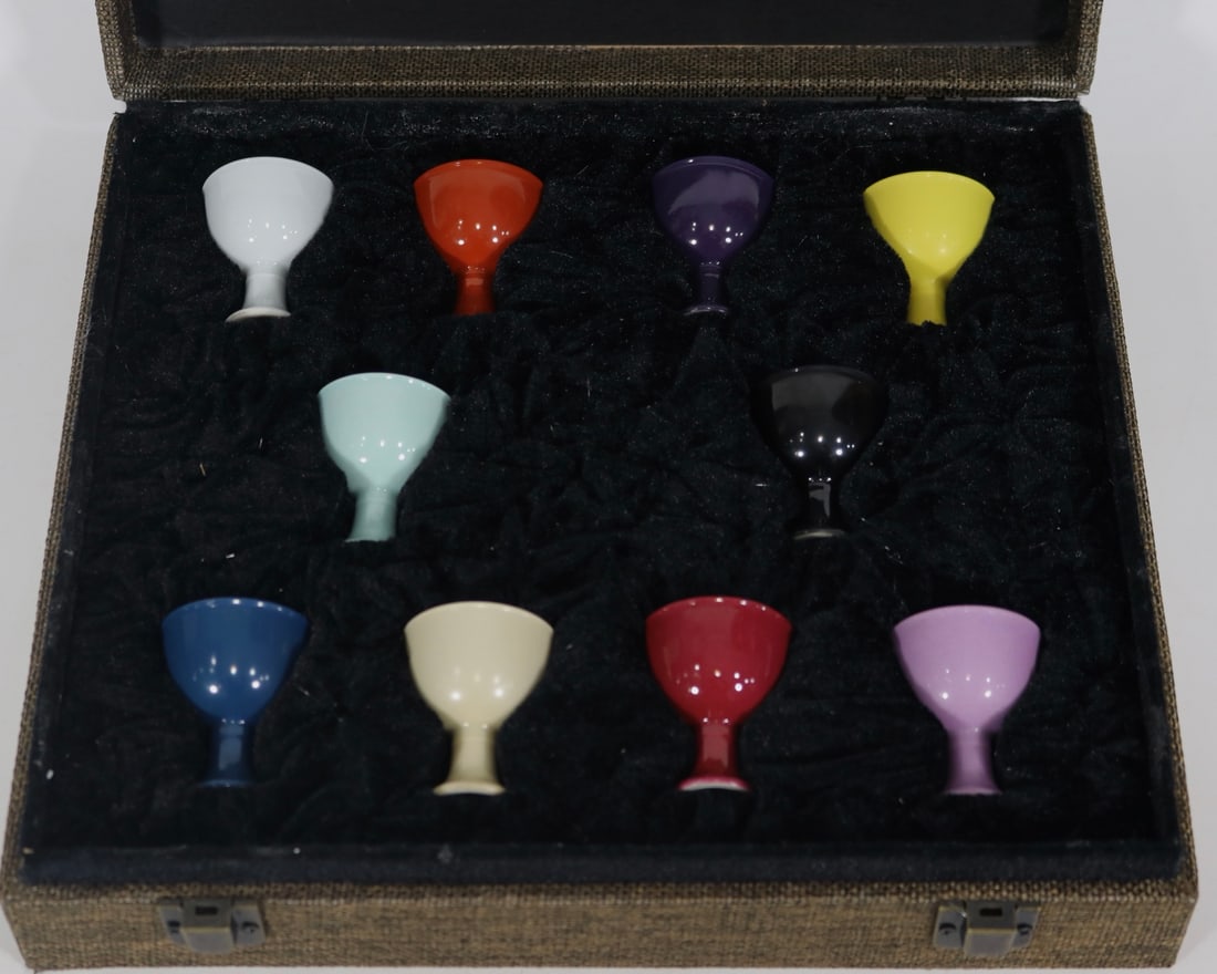 A Set of Fine Famille-Rose Cup: A Set of Fine Famille-Rose Cup Qing Dynasty, China Yongzheng Six-character Mark Size:5cmx4.2cm (The Dimensions Of All Batches Are Manually Measured.If You Need More Detailed Information, Please