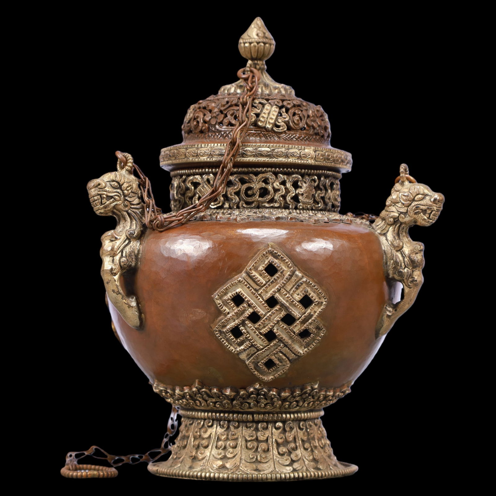 A Exquisite Coppery Eight Treasures Pattern Jar: A Exquisite Coppery Eight Treasures Pattern Jar Ming Dynasty, China Size:17cmx35cm Weight:1100g (The Dimensions Of All Batches Are Manually Measured.If You Need More Detailed Information, Please