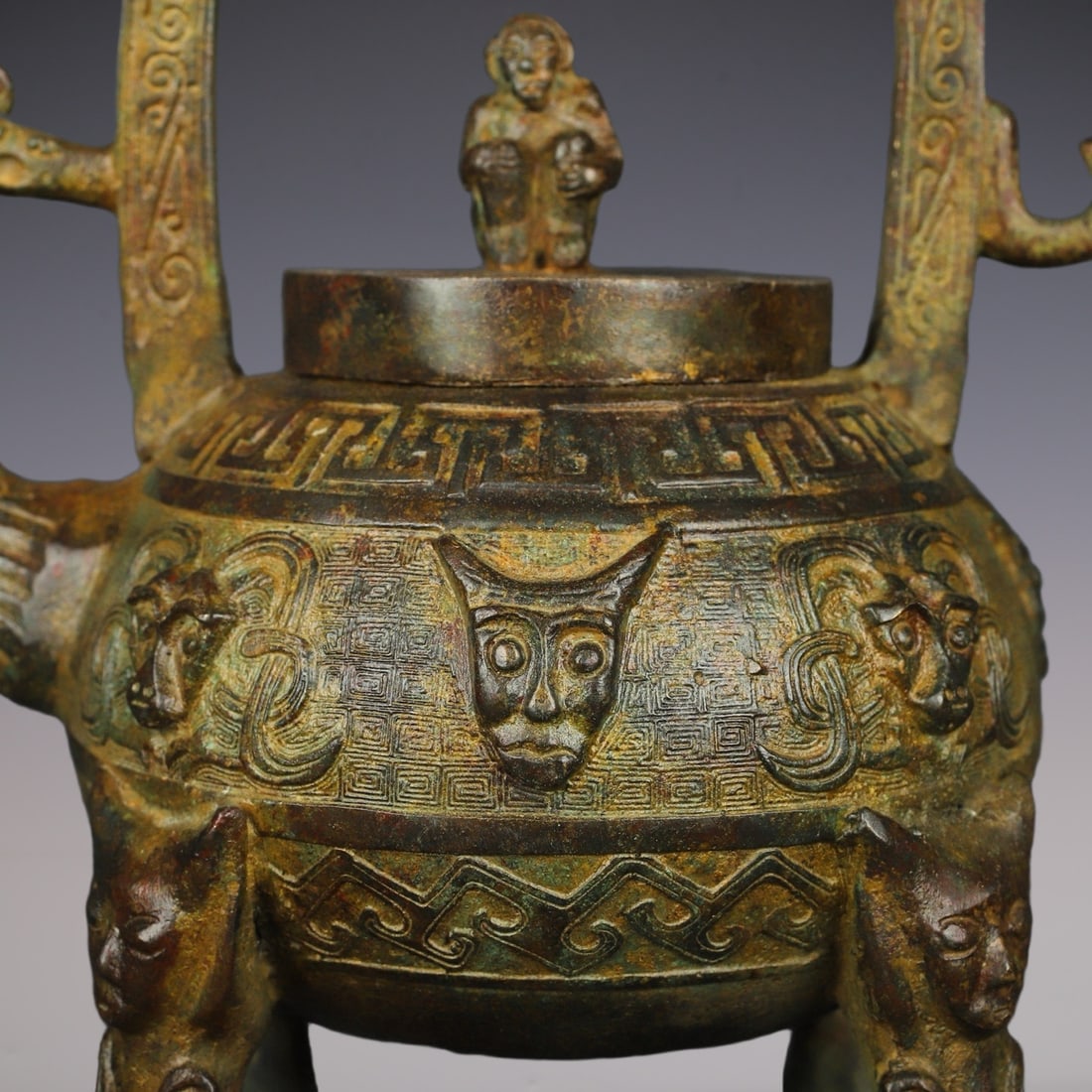 An Exquisite Bronze Beast-Face Pattern Tripod Ewer - 2