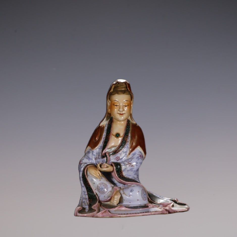 An Exquisite Famille-Rose Statue of Avalokitesvara: An Exquisite Famille-Rose Statue of Avalokitesvara Qing Dynasty, China Size:29cmx23.3cmx19.5cm (The Dimensions Of All Batches Are Manually Measured.If You Need More Detailed Information, Please