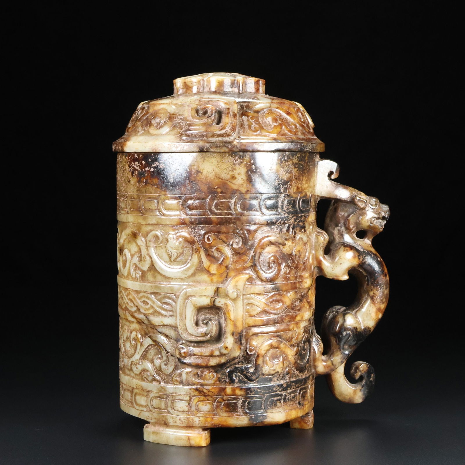 An Exquisite White Jade Dragon Pattern Goblet: An Exquisite White Jade Dragon Pattern Goblet Qing Dynasty, China Size:17.5cmx14cmx12cm Weight:1495g (The Dimensions Of All Batches Are Manually Measured.If You Need More Detailed Information,