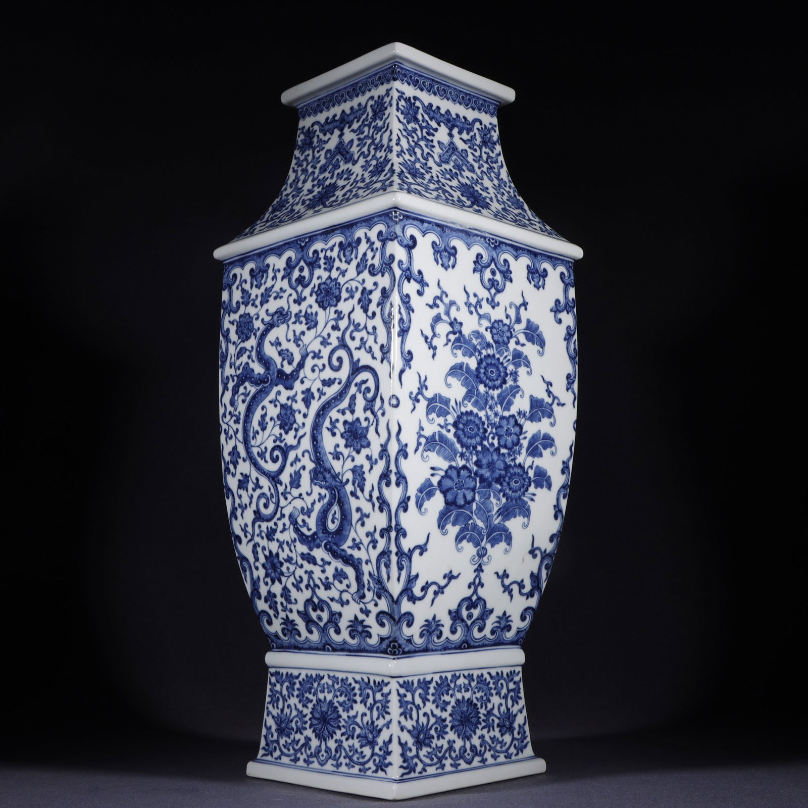 An Exquisite Blue and White Dragon Pattern Lotus Pattern Vase - 2