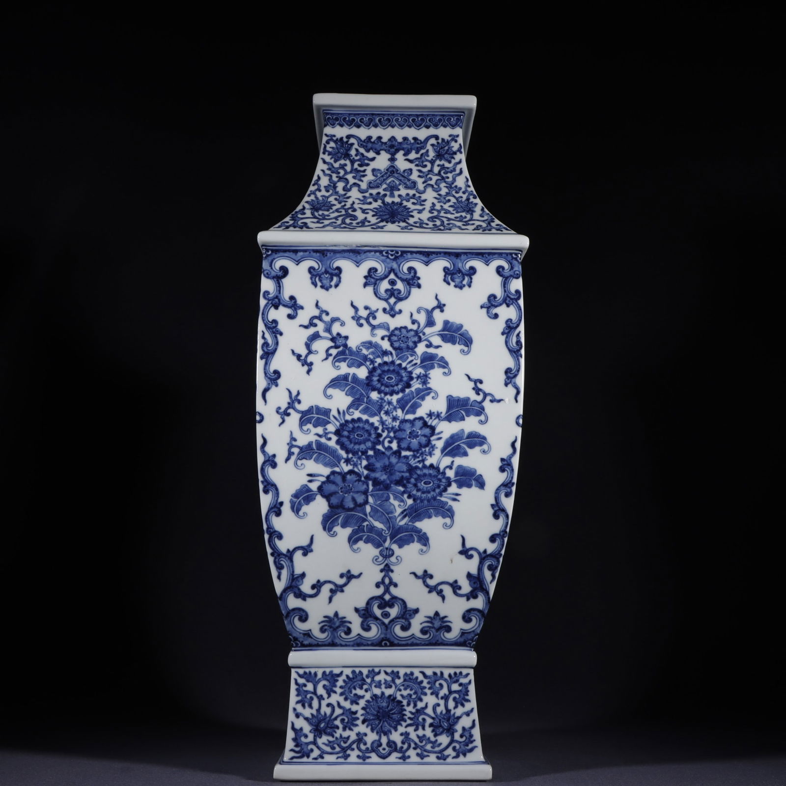 An Exquisite Blue and White Dragon Pattern Lotus Pattern Vase - 6