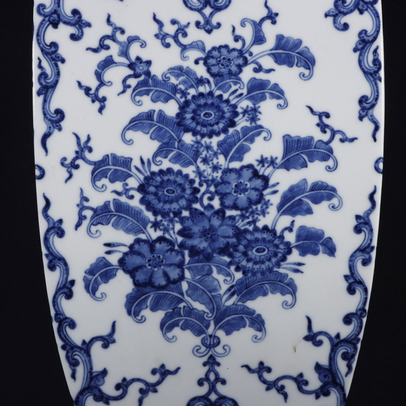 An Exquisite Blue and White Dragon Pattern Lotus Pattern Vase - 7