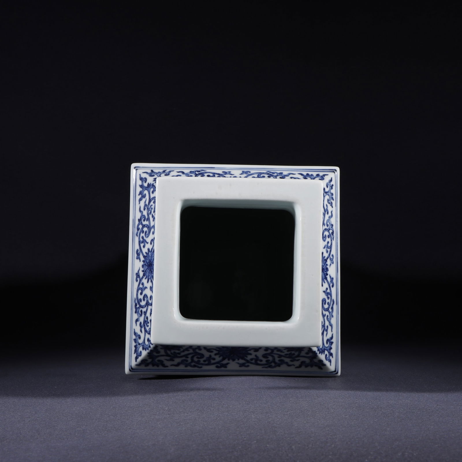 An Exquisite Blue and White Dragon Pattern Lotus Pattern Vase - 8