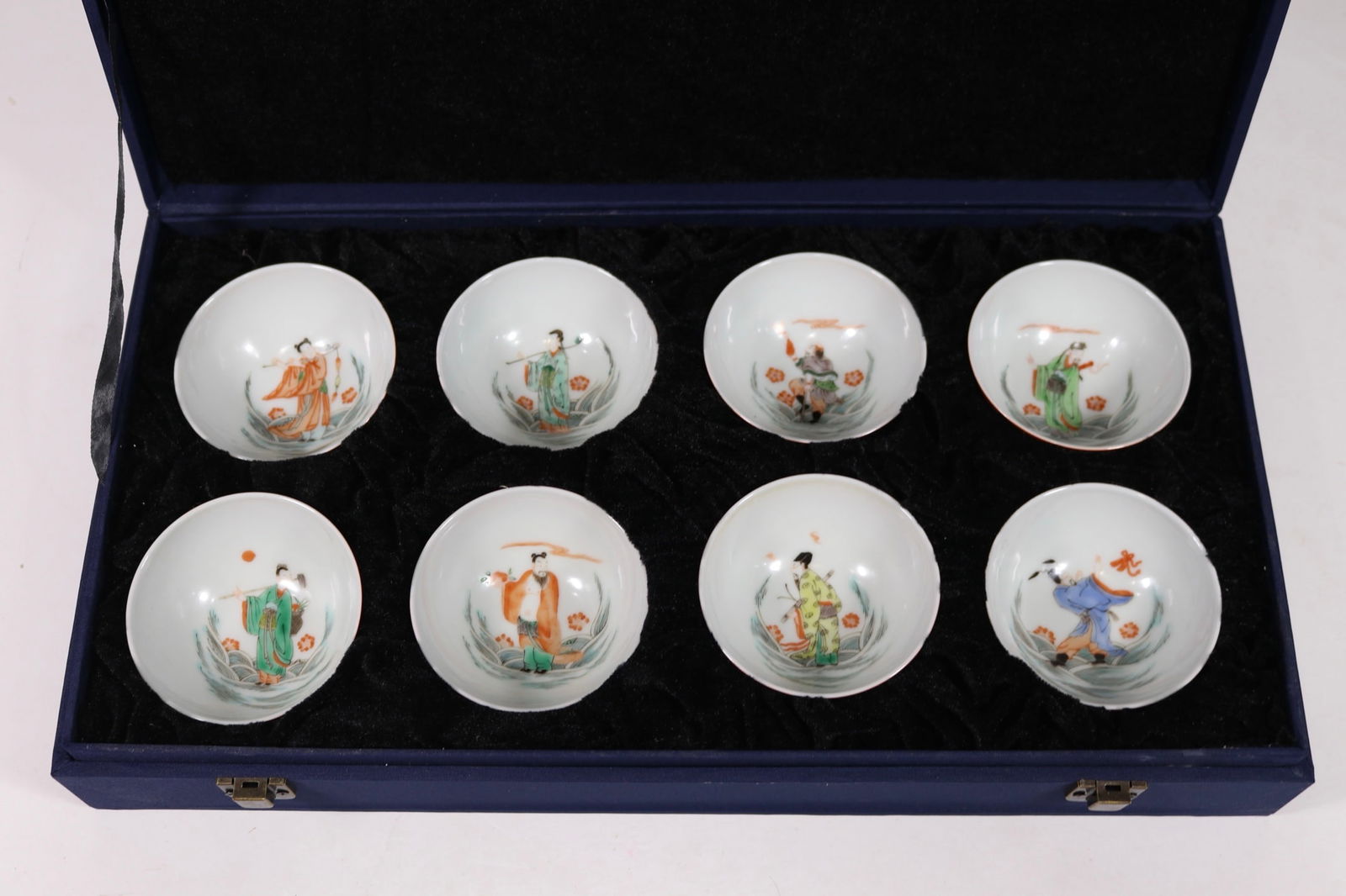 A Set of Fine Famille-Rose Figure Pattern Cup: A Set of Fine Famille-Rose Figure Pattern Cup Qing Dynasty, China Yongzheng Four-character Mark Size:3.6cmx8.6cm (The Dimensions Of All Batches Are Manually Measured.If You Need More Detailed