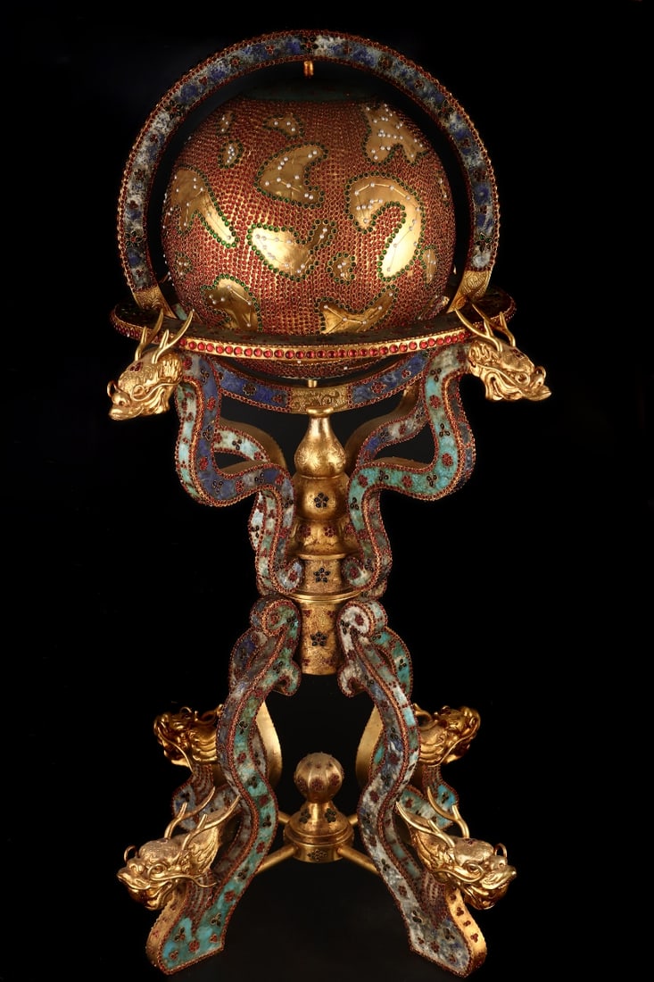 An Exquisite Gilt Bronze Inlaid Gems Dragon Pattern Ornament (1 of 9)