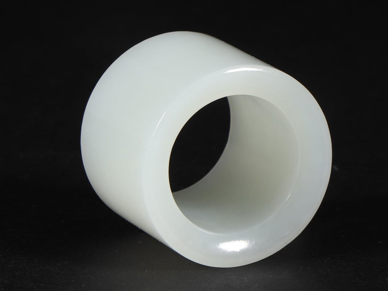 An Exquisite White Jade Ring - 5