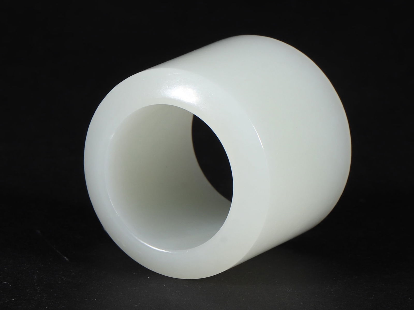 An Exquisite White Jade Ring - 6