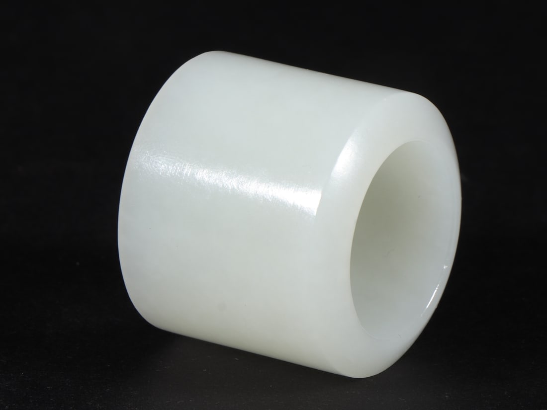 An Exquisite White Jade Ring - 8