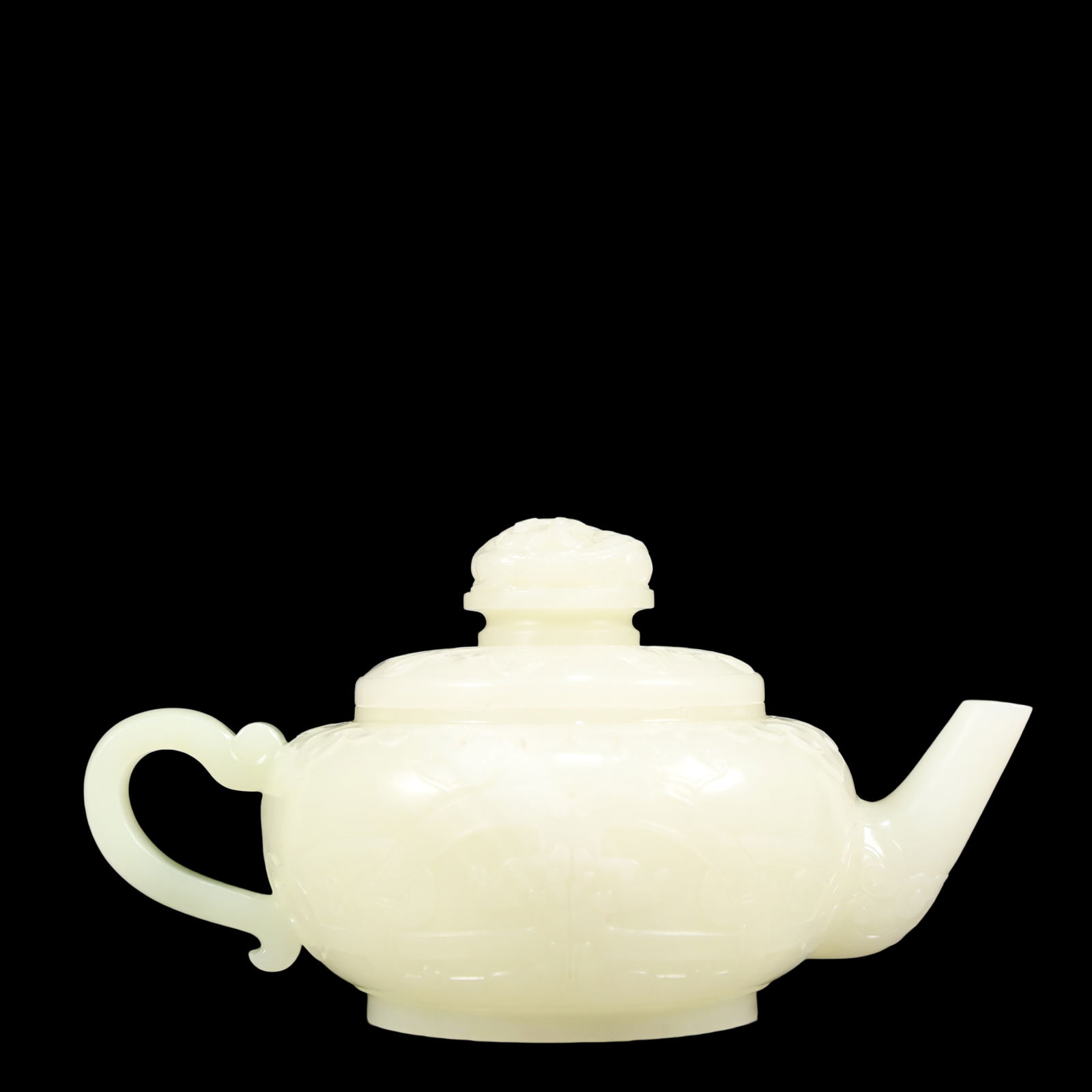 A Exquisite White Jade Dragon Pattern Teapot: A Exquisite White Jade Dragon Pattern Teapot Qing Dynasty, China Size:18cmx10cmx9cm Weight:600g (The Dimensions Of All Batches Are Manually Measured.If You Need More Detailed Information, Please
