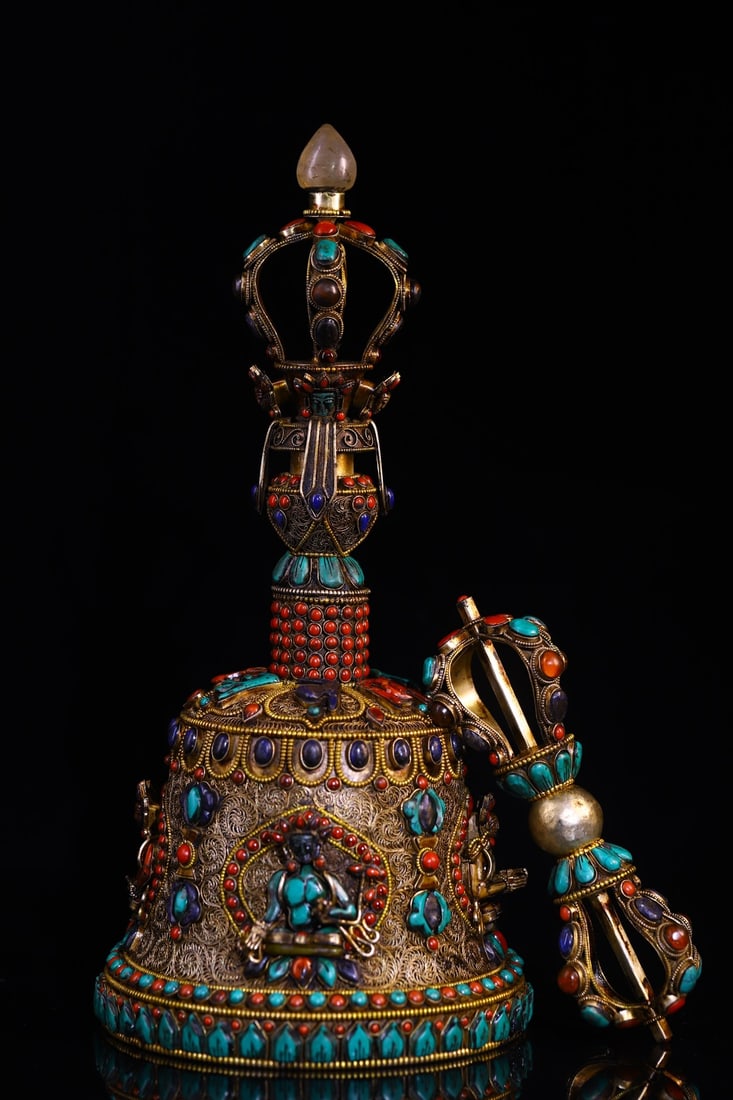 An Exquisite Silver Inlaid Gems Ornament: An Exquisite Silver Inlaid Gems Ornament Qing Dynasty, China Size:35cmx16.5cm Weight:1660g (The Dimensions Of All Batches Are Manually Measured.If You Need More Detailed Information, Please Contact