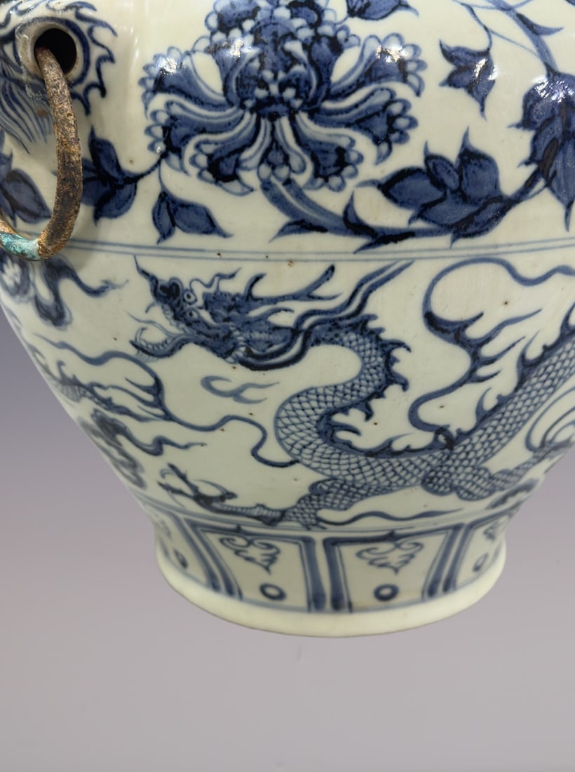 An Exquisite Blue and White Lotus Pattern Dragon Pattern Double-Ears Jar - 2