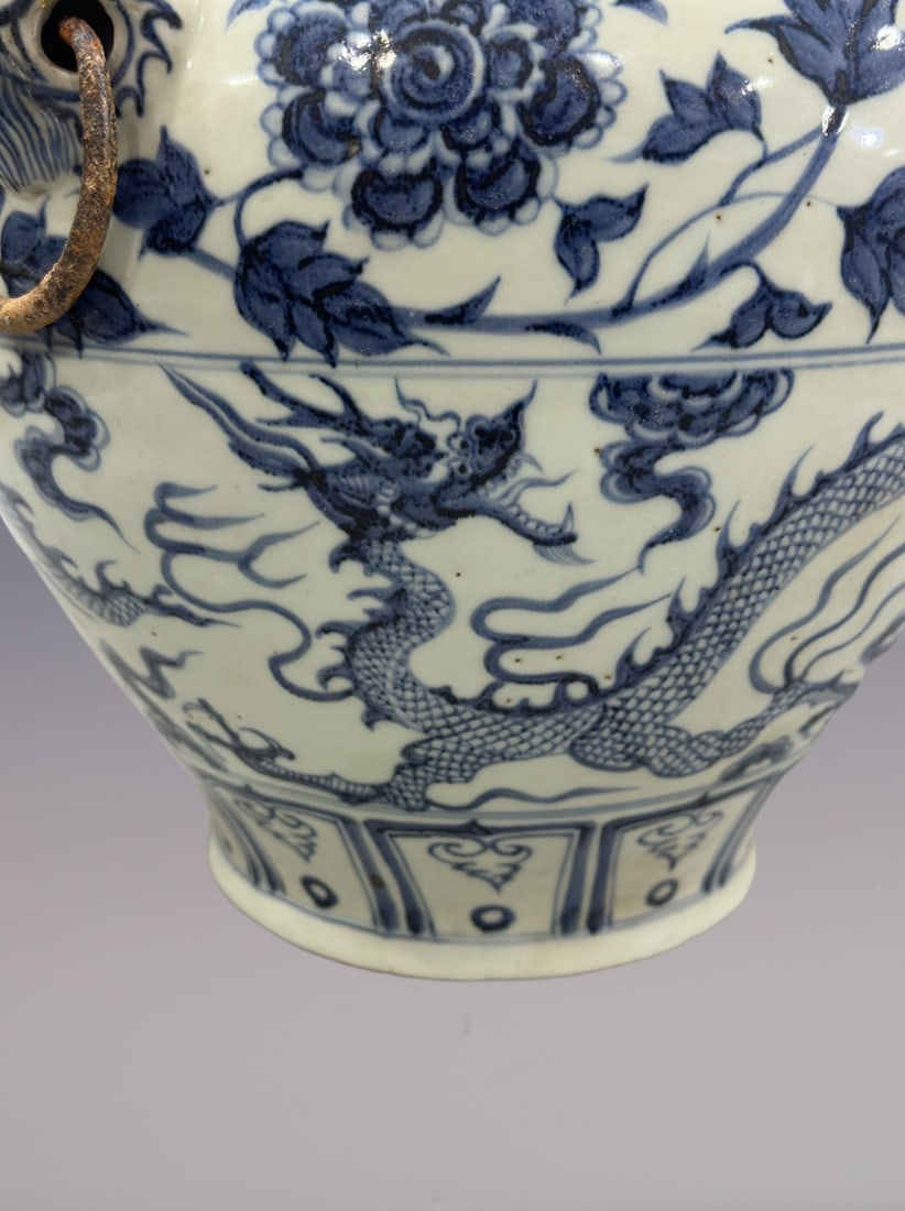 An Exquisite Blue and White Lotus Pattern Dragon Pattern Double-Ears Jar - 5