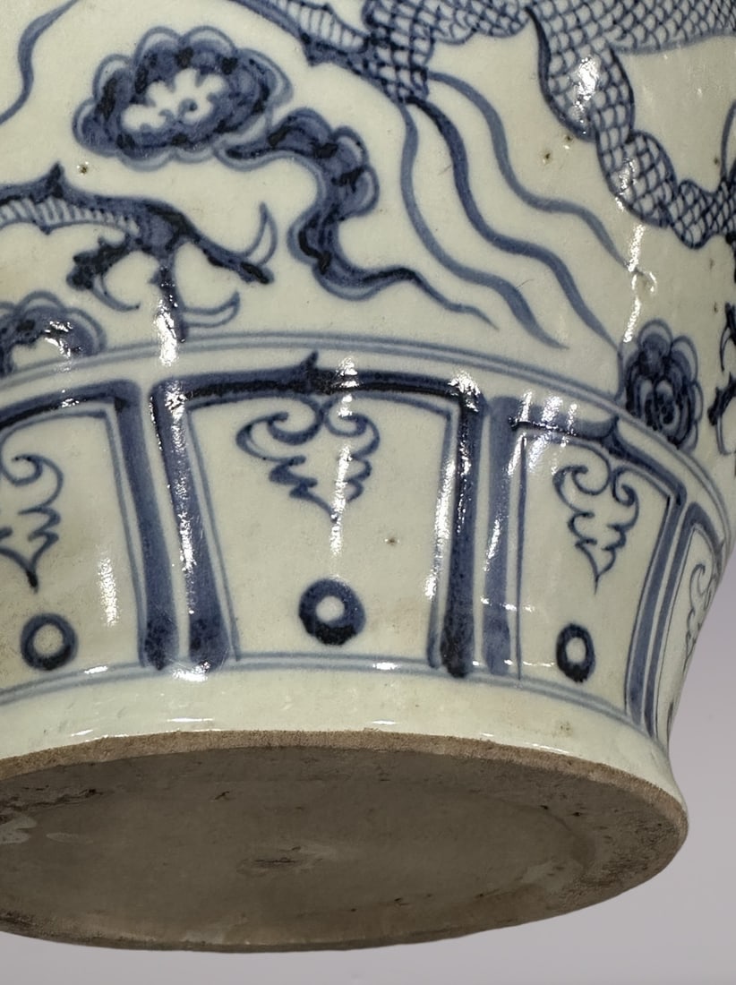 An Exquisite Blue and White Lotus Pattern Dragon Pattern Double-Ears Jar - 8