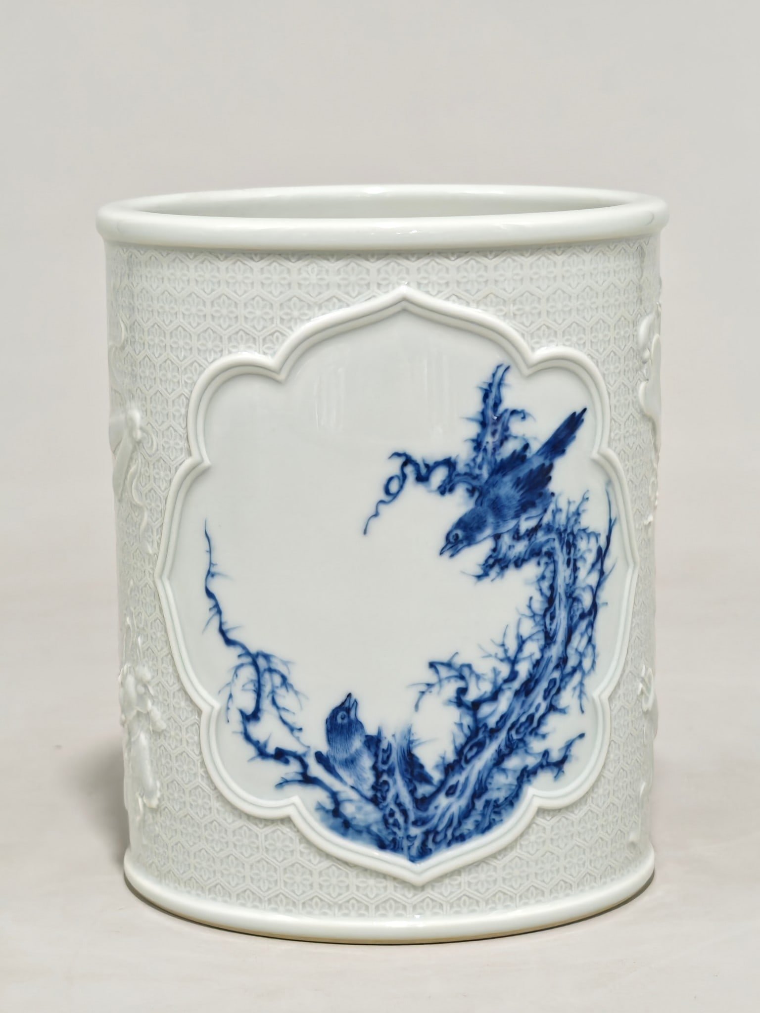 An Exquisite Blue and White Flower and Bird Pattern Eight Treasures Pattern Brush Pot: An Exquisite Blue and White Flower and Bird Pattern Eight Treasures Pattern Brush Pot Qing Dynasty, China Size:13.3cmx11cm (The Dimensions Of All Batches Are Manually Measured.If You Need More