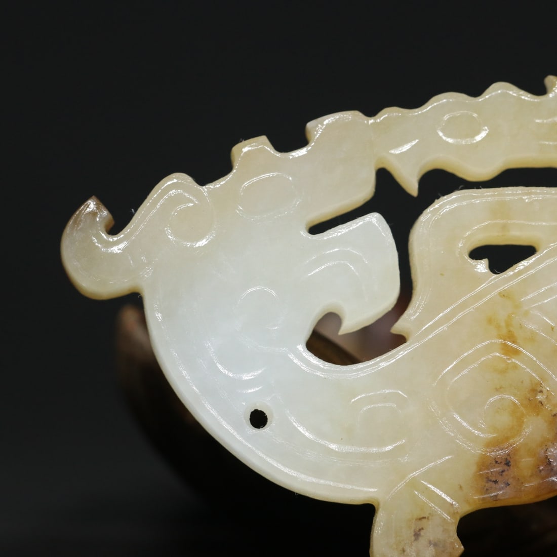 An Exquisite White Jade Dragon Pattern Pendant - 4