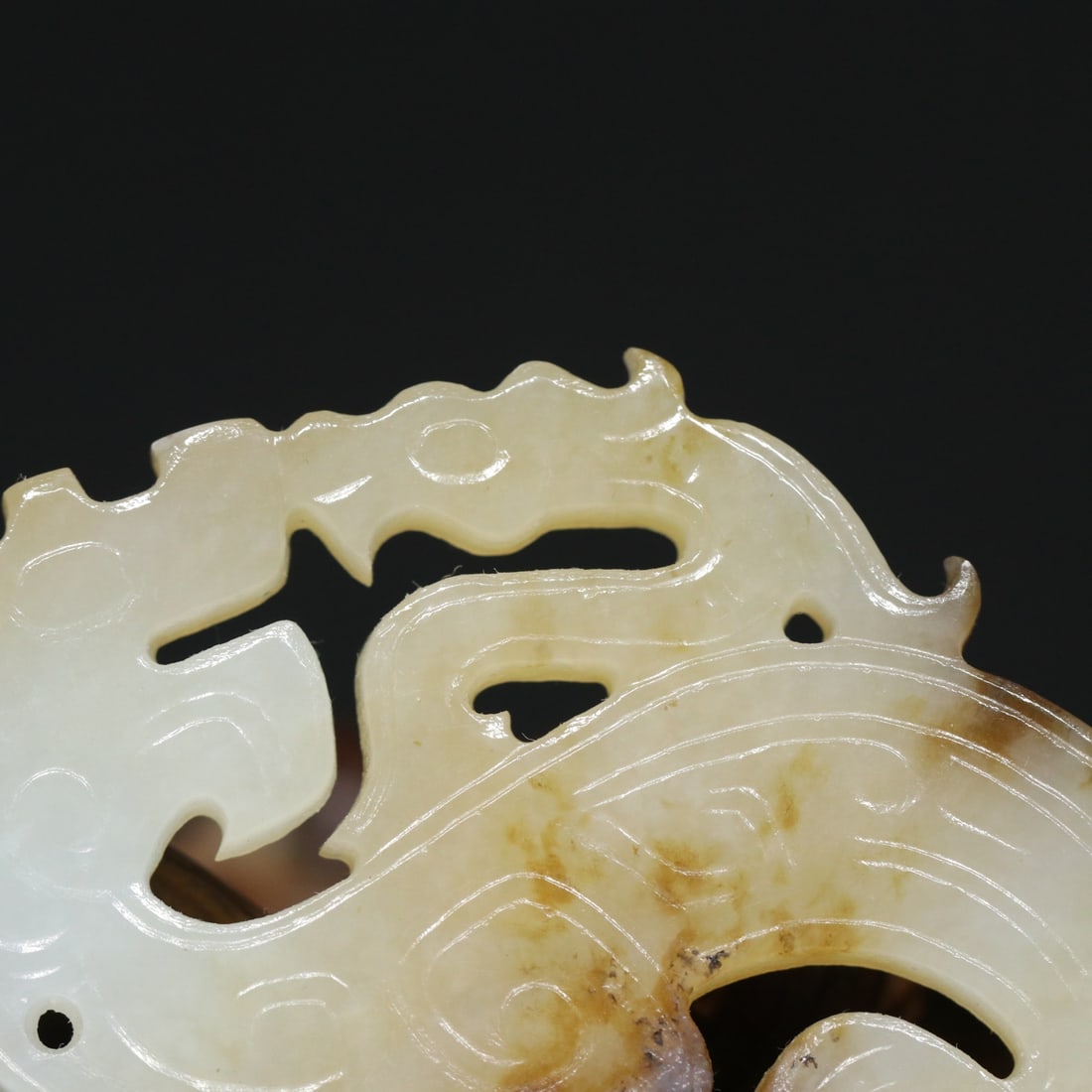 An Exquisite White Jade Dragon Pattern Pendant - 5