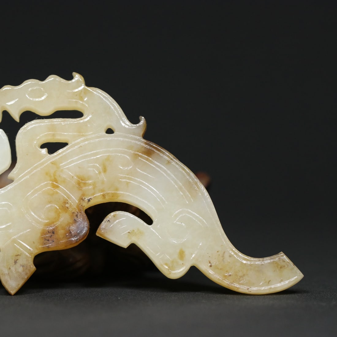 An Exquisite White Jade Dragon Pattern Pendant - 7