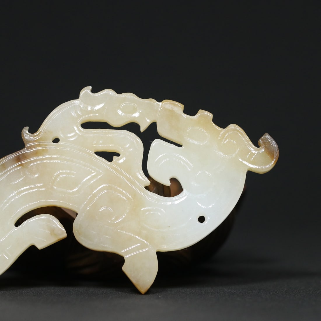 An Exquisite White Jade Dragon Pattern Pendant - 8
