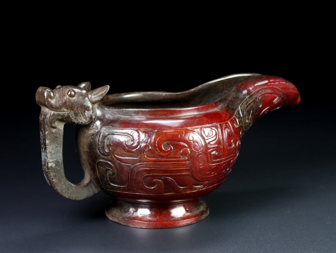 An Exquisite White Jade Ewer - 3