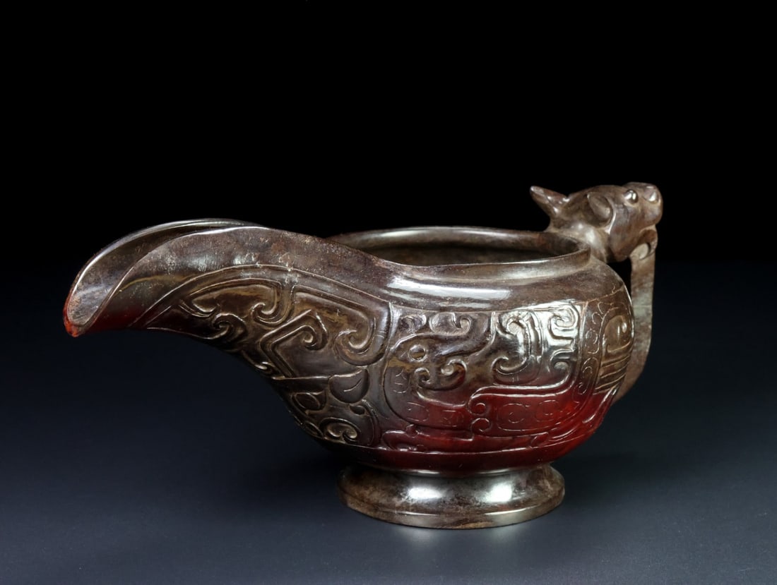 An Exquisite White Jade Ewer - 6