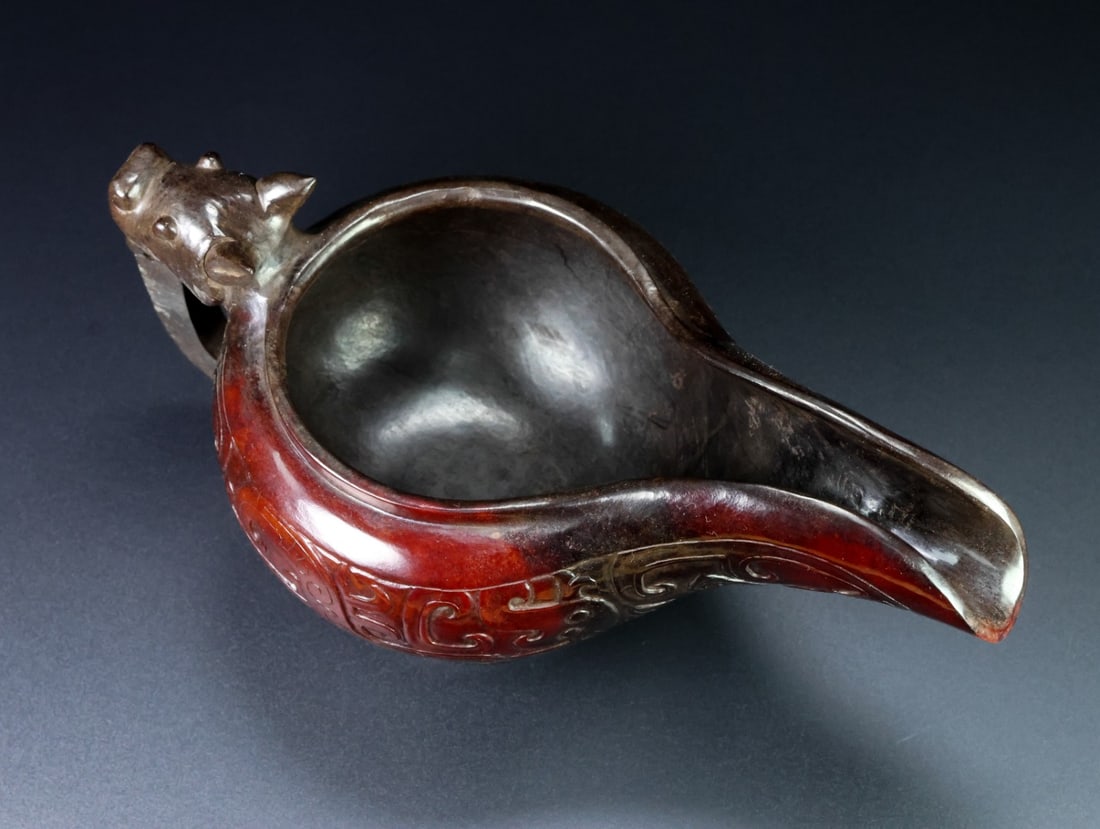 An Exquisite White Jade Ewer - 9