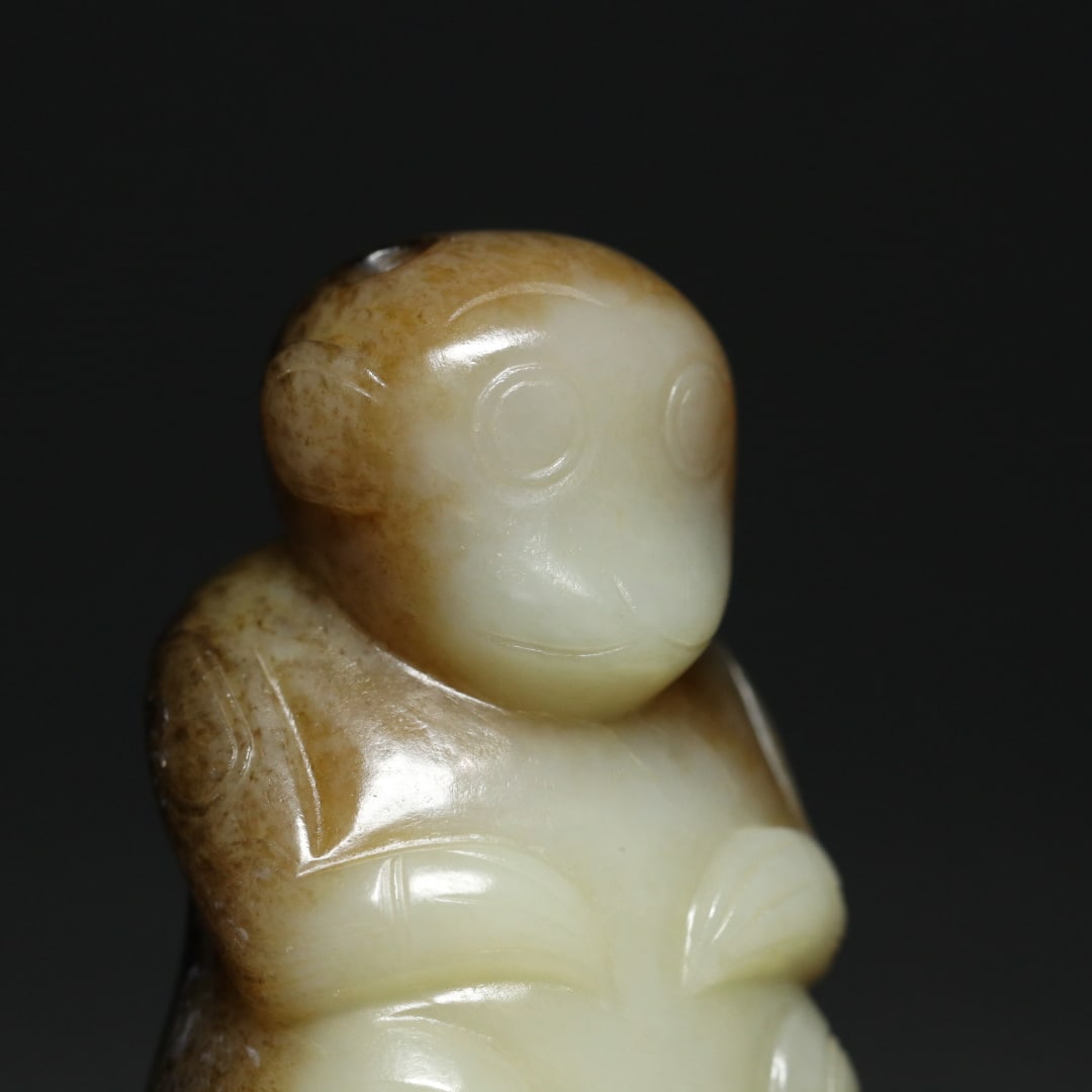 An Exquisite White Jade Monkey Pendant - 7