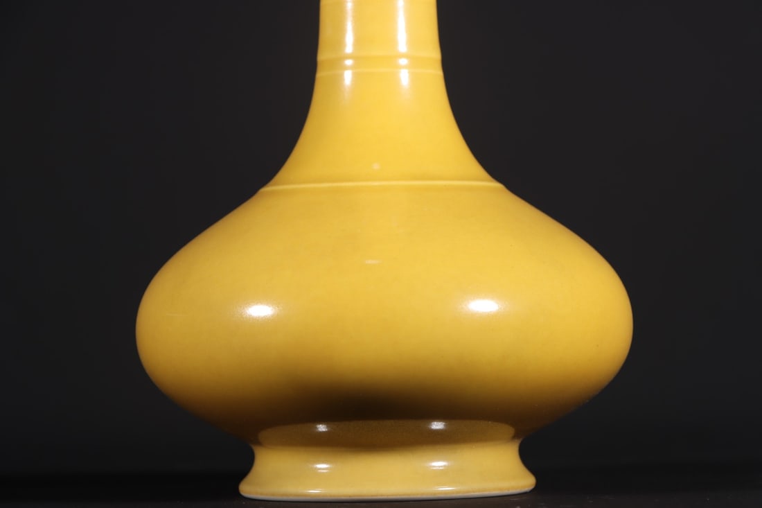 A Rare Yellow Glazed Vase - 3