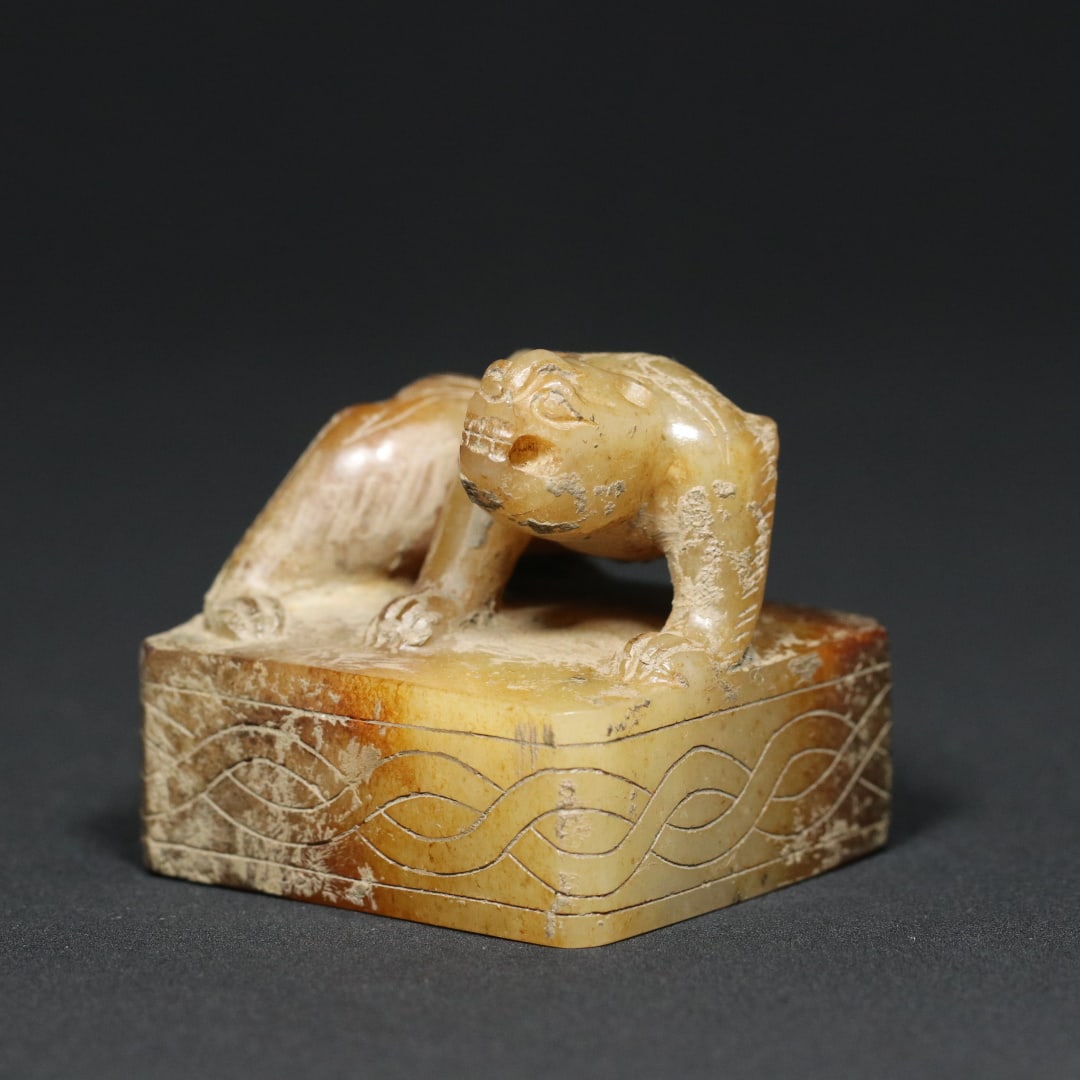 An Exquisite White Jade Tiger Seal: An Exquisite White Jade Tiger Seal Han Dynasty, China Size:4.9cmx5.1cmx4.8cm Weight:197g (The Dimensions Of All Batches Are Manually Measured.If You Need More Detailed Information, Please Contact