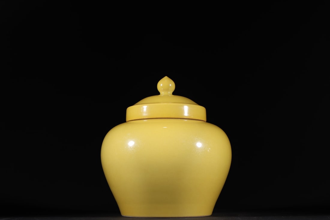 An Exquisite Yellow Glazed Jar: An Exquisite Yellow Glazed Jar Ming Dynasty, China Size:19cmx16.5cm (The Dimensions Of All Batches Are Manually Measured.If You Need More Detailed Information, Please Contact Our Customer Service Befo