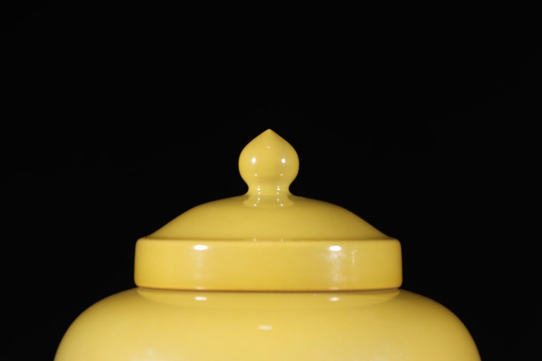 An Exquisite Yellow Glazed Jar - 2