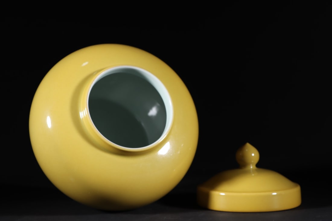 An Exquisite Yellow Glazed Jar - 5